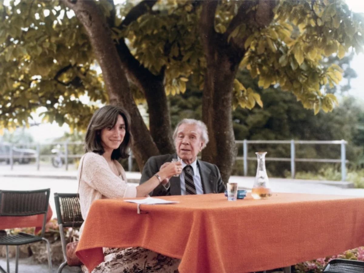 Las fotos nunca antes vistas de Borges en su rincón favorito del mundo