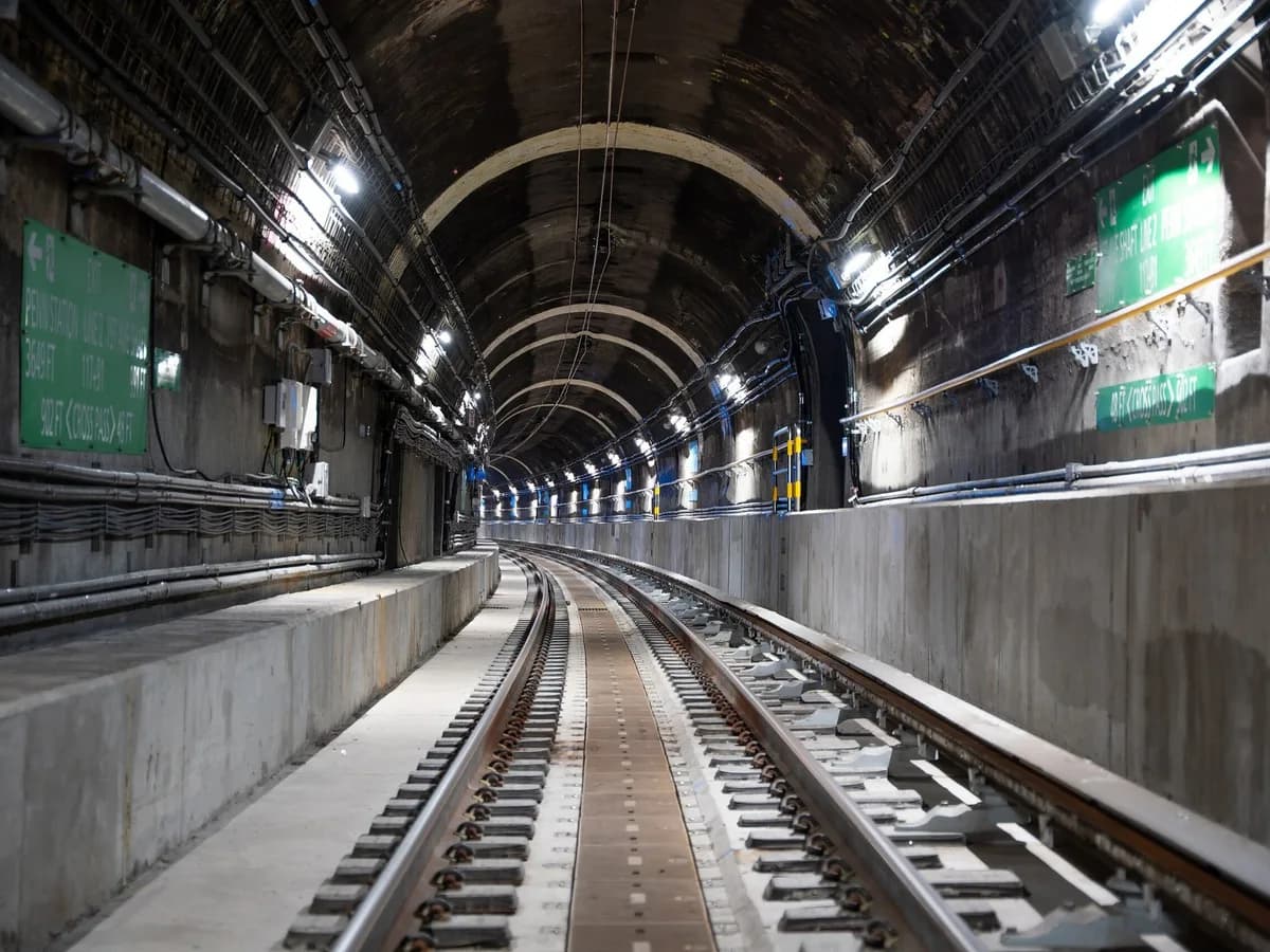 Oficial | Nueva York reabre el túnel del East River tras 14 años de la supertormenta Sandy y recupera la capacidad total de trenes