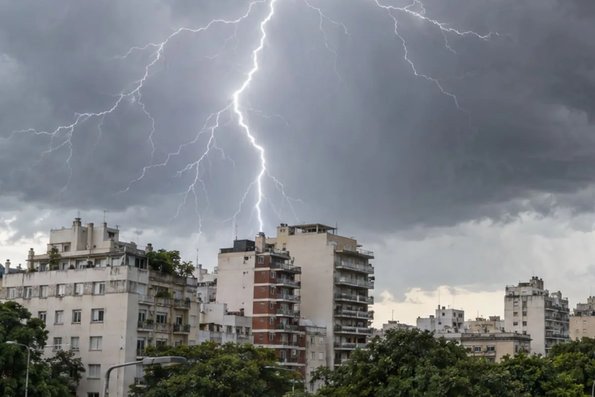 Avanza un frente de aire antártico que provocará en 48 horas heladas, ráfagas de más de 85 km/h y un brusco cambio térmico: las zonas afectadas