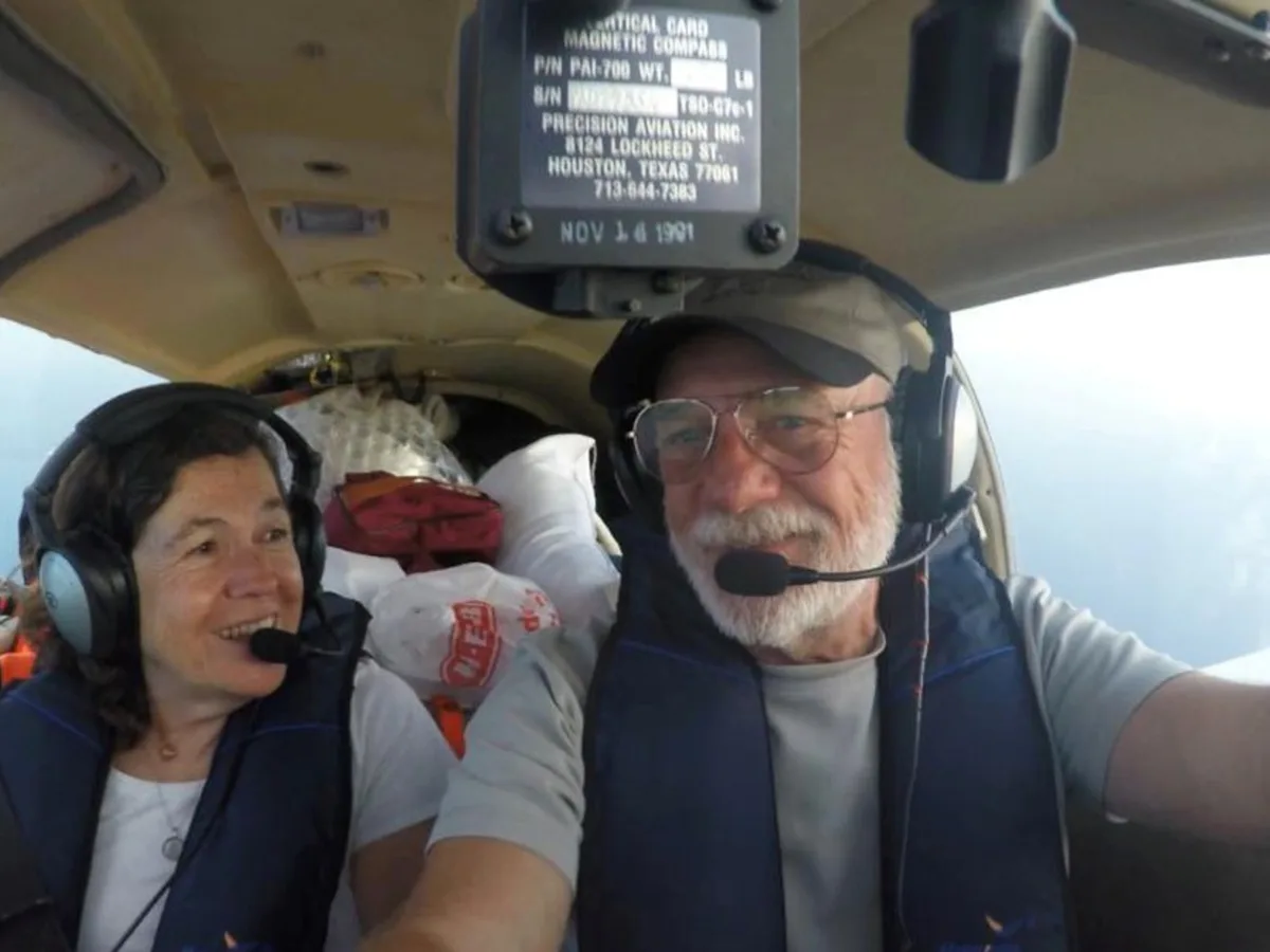 El matrimonio argentino que dio dos veces la vuelta al mundo en un avión monomotor