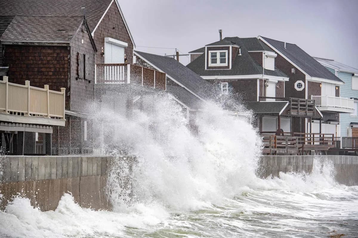 Una potente tormenta golpea el noreste de EE.UU.: un muerto, cortes de luz y graves inundaciones