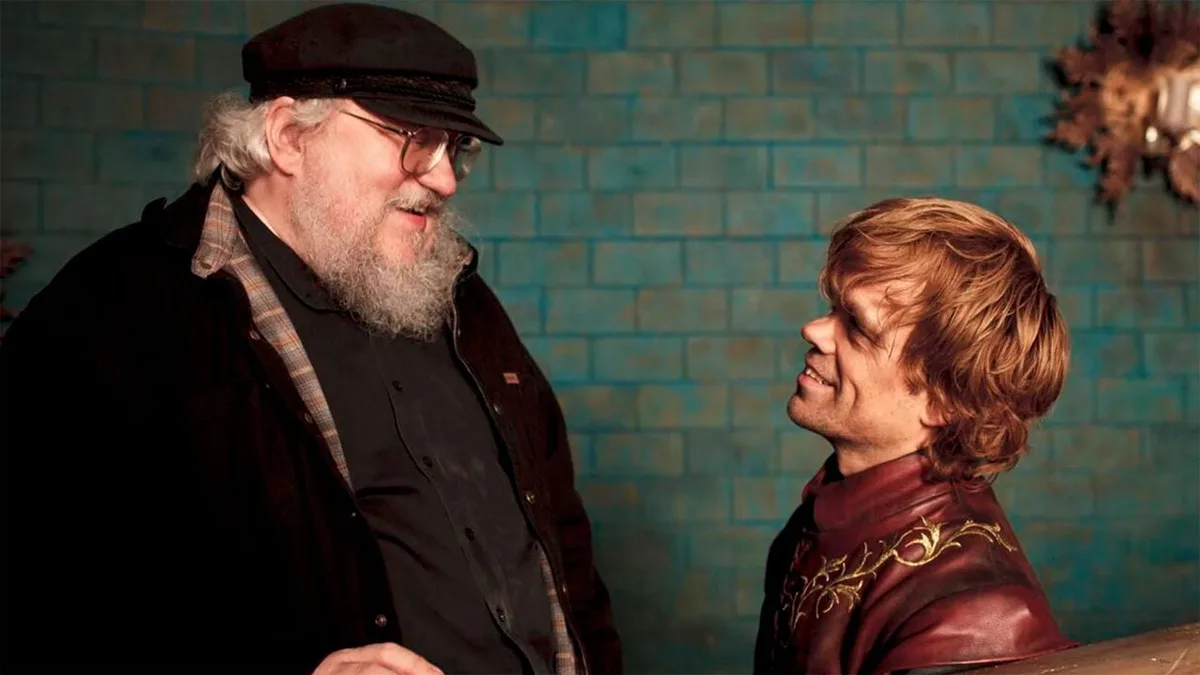 Brandon Sanderson sale en defensa de George R.R. Martin: "No puedo imaginar la presión de millones de personas esperando leer lo que vas a producir"