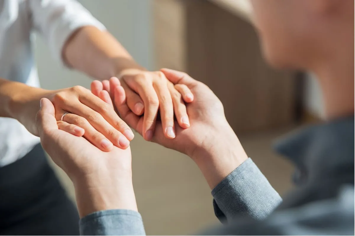 El proverbio árabe que propone fortalecer el corazón ayudando a los demás