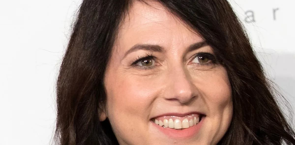 MacKenzie Scott recibió 1.000 dólares de su compañera de cuarto para poder seguir estudiando en la universidad. Años después, donó 26 mil millones a organizaciones benéficas