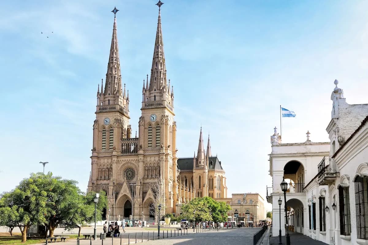 Luján ante la visita del papa León XIV: qué circuitos visitar antes y después de la misa
