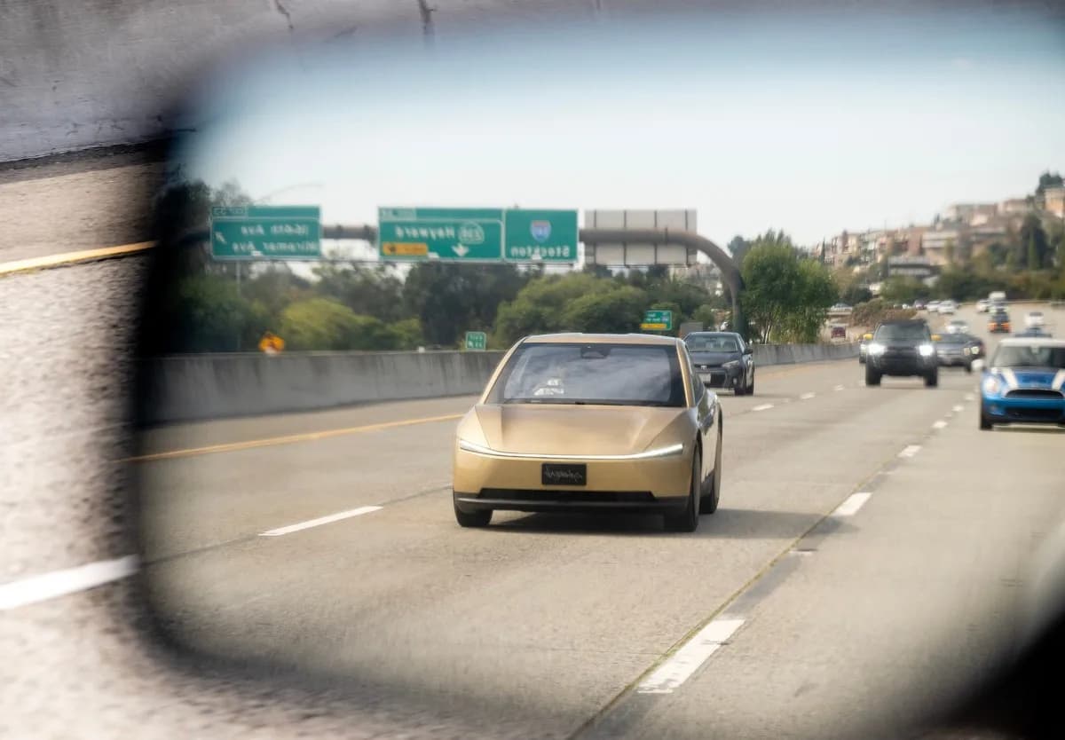 EE.UU. propone luces celestes para identificar autos autónomos en la vía pública
