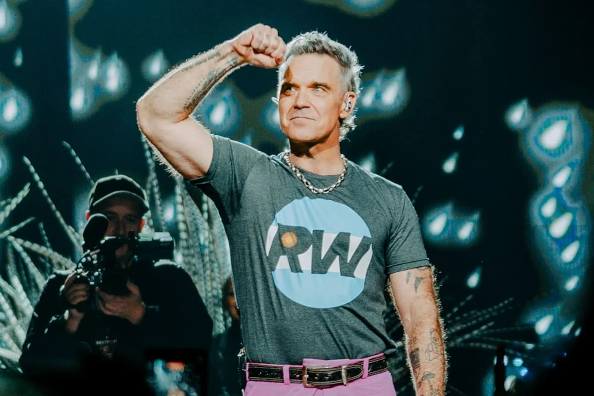 Robbie Williams, del pícaro guiño a su pasado en la Argentina a un potente show y una sentida promesa
