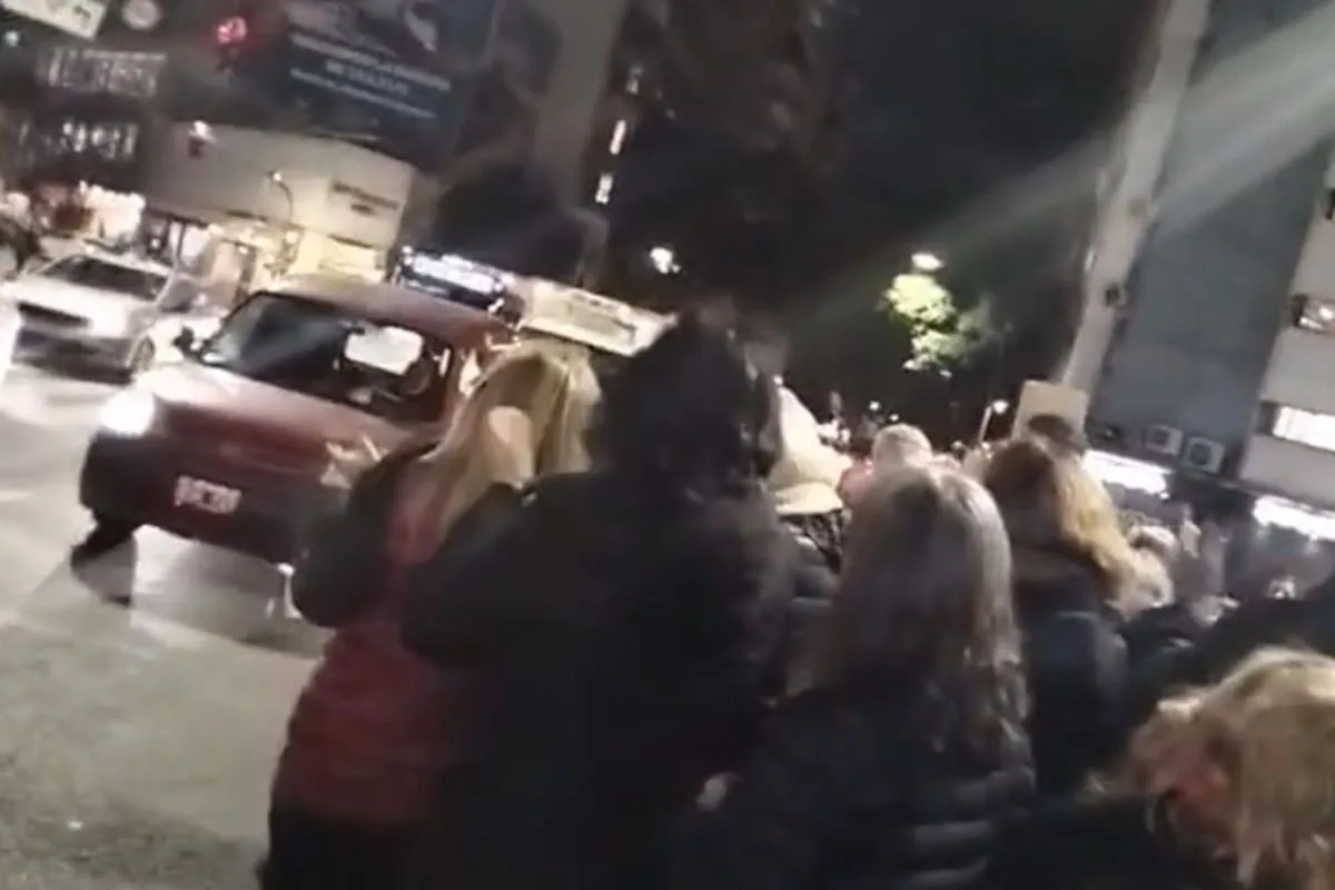 Vecinos de Almagro y Villa Crespo se autoconvocaron para exigir soluciones por los cortes de luz
