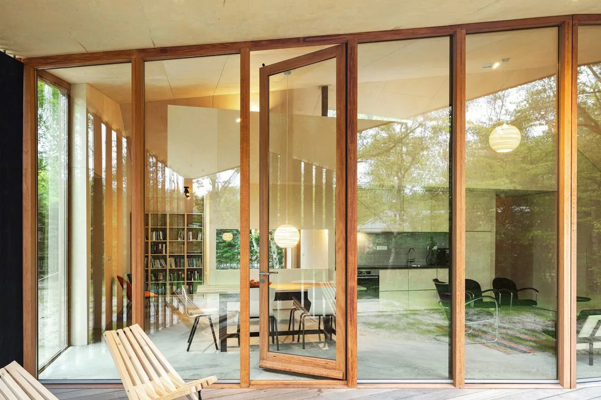 La casa prefabricada cambia su distribución según la hora del día