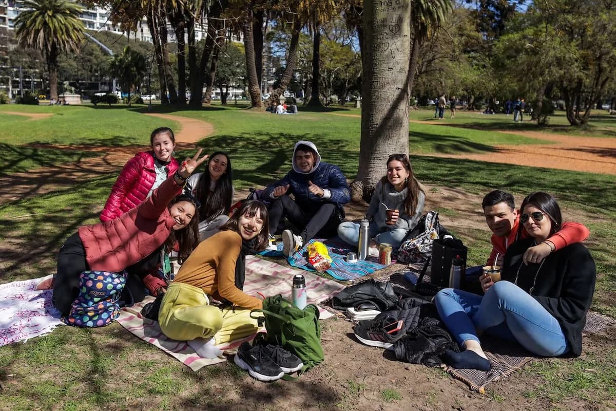 Día del Estudiante: por qué se celebra hoy y 150 frases para enviar por WhatsApp