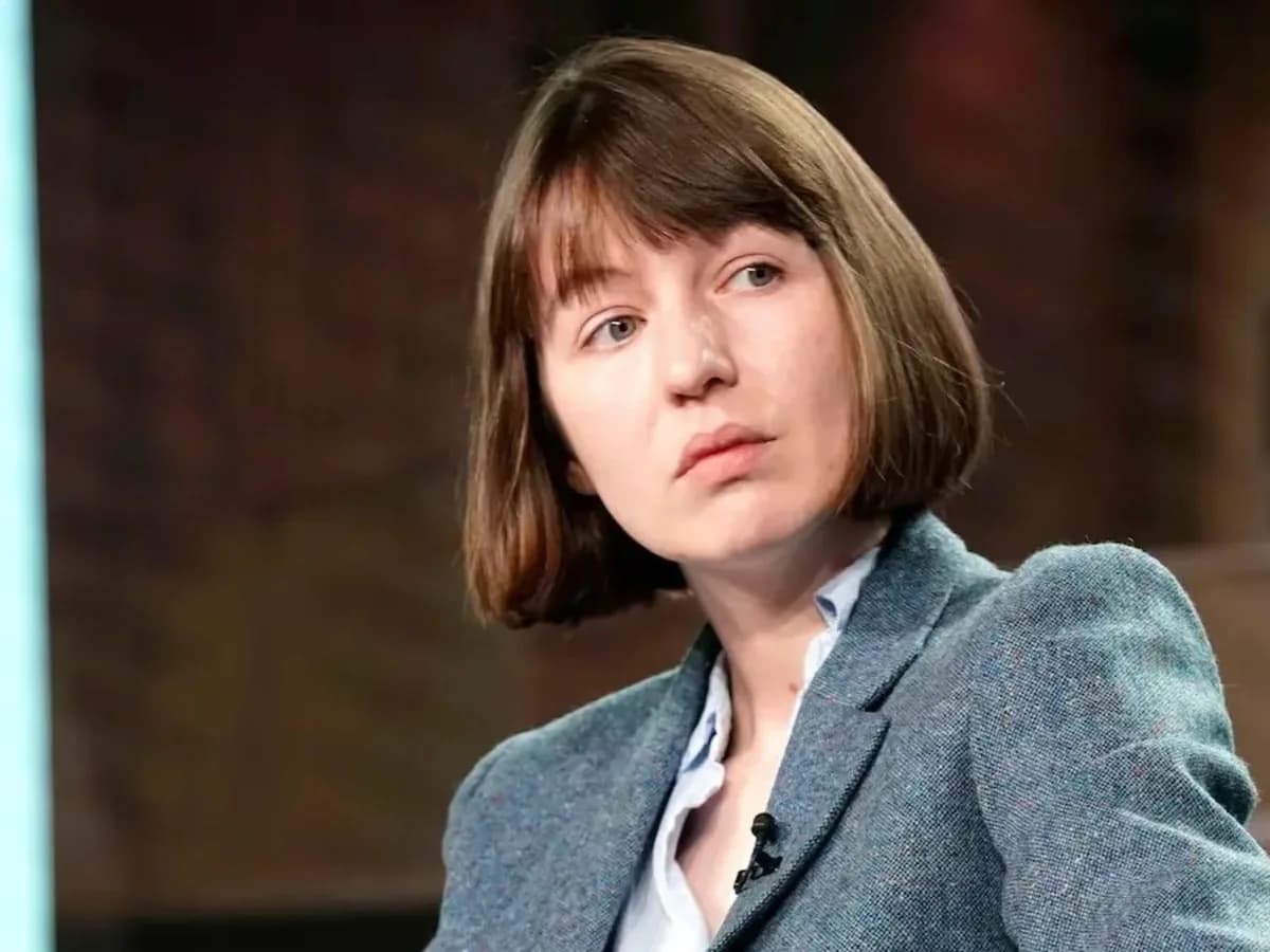 Más de 150 autores, entre ellos dos premios Nobel, denuncian la censura de Sally Rooney en Reino Unido