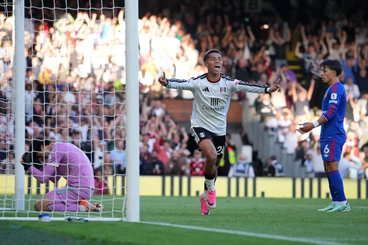 El gol en contra de Lisandro Martínez para Manchester United, que evitó un récord negativo en una de las últimas jugadas
