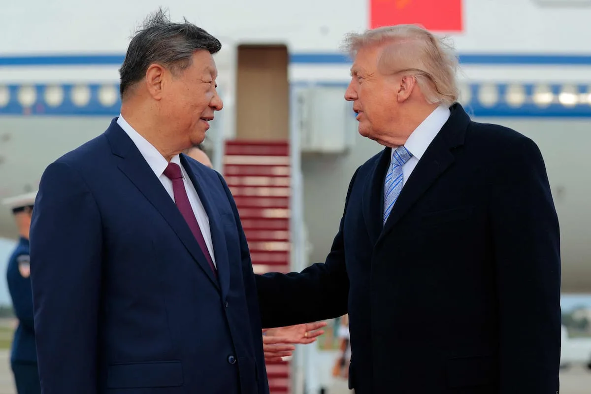 Trump recibió a Xi en Washington al pie del avión presidencial chino y da inicio a una cumbre de alto riesgo