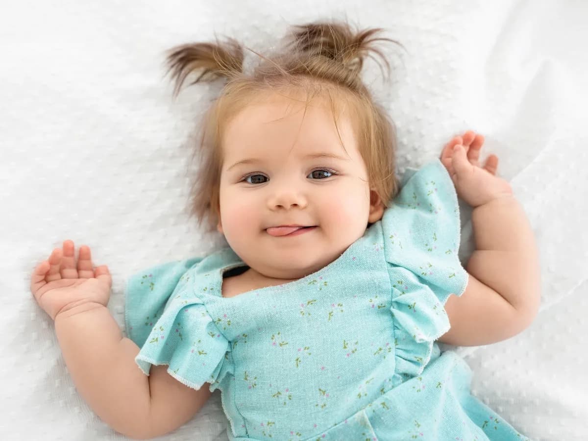Nombres para niñas con C: los 20 más elegidos en 2026 y qué significa cada uno
