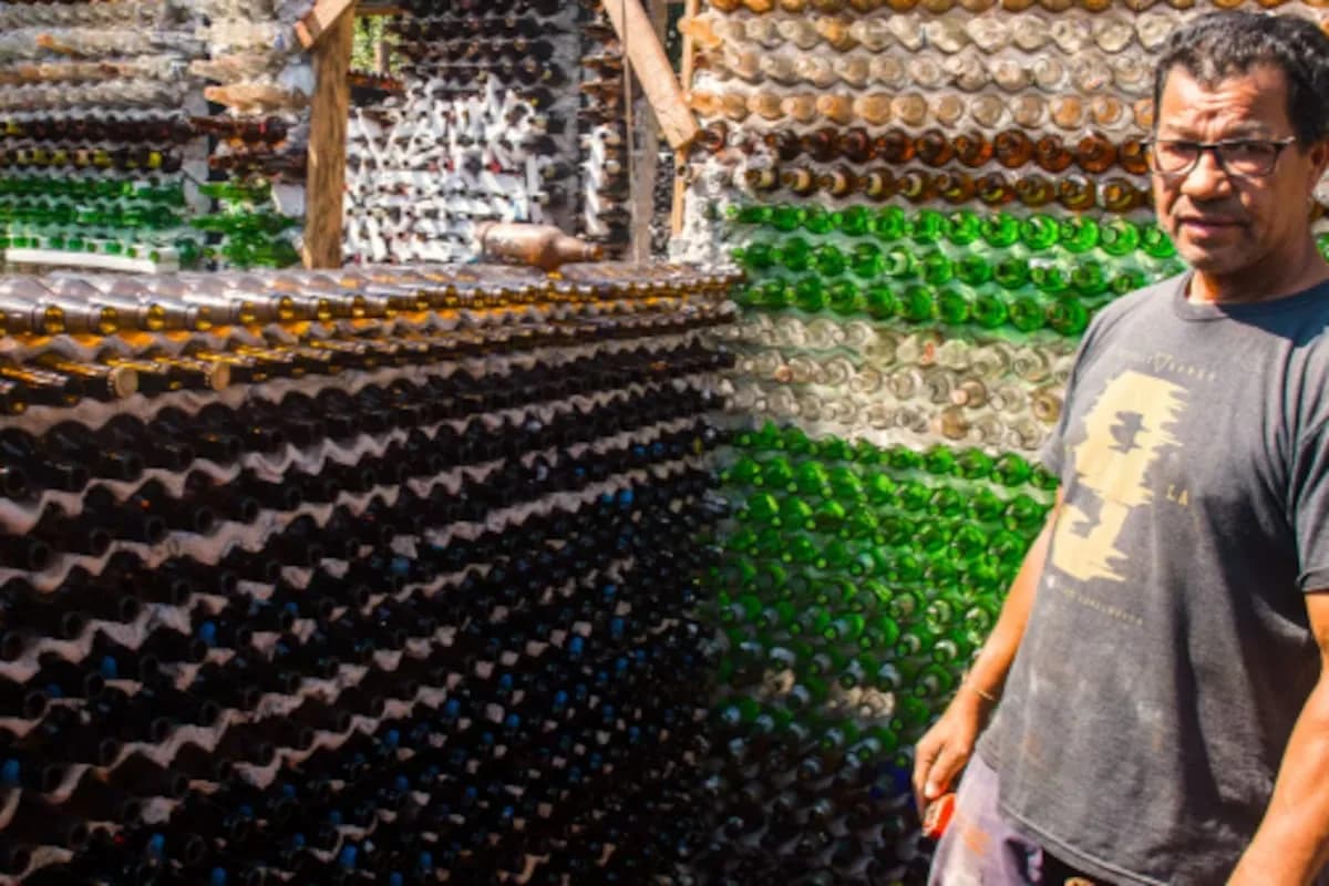 Sin trabajo, construyeron en Brasil una casa de 85 m² con 20.000 botellas recicladas