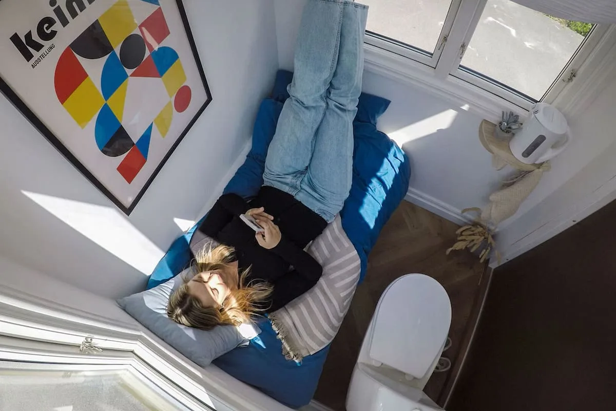 Cuarto, cocina y baño en 1,9 m²: así es la “casa propia” a la que pueden acceder los jóvenes en Suecia