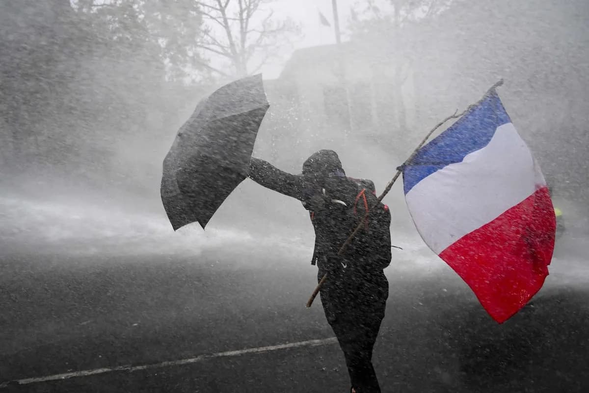 Disturbios en Europa: protestas, saqueos y toques de queda en cinco países