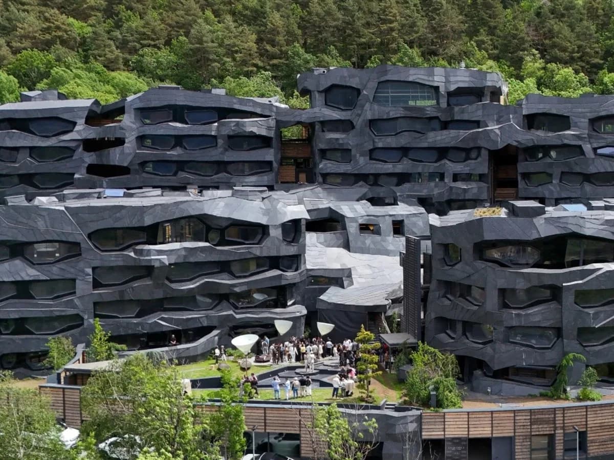 Se incendió La Querola, un complejo de lujo destinado a influencers en Andorra: habían tardado 14 años en construirlo