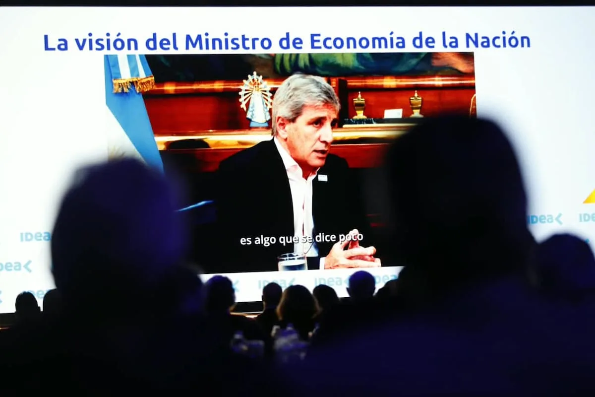 Con el riesgo país en su máximo del año, Caputo dijo que con un shock así la Argentina antes “hubiera durado cinco minutos”