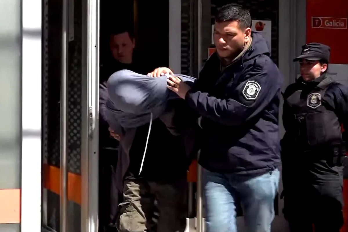El ladrón que fue detenido por clientes de un banco tiene en su historial el violento paso por diez cárceles