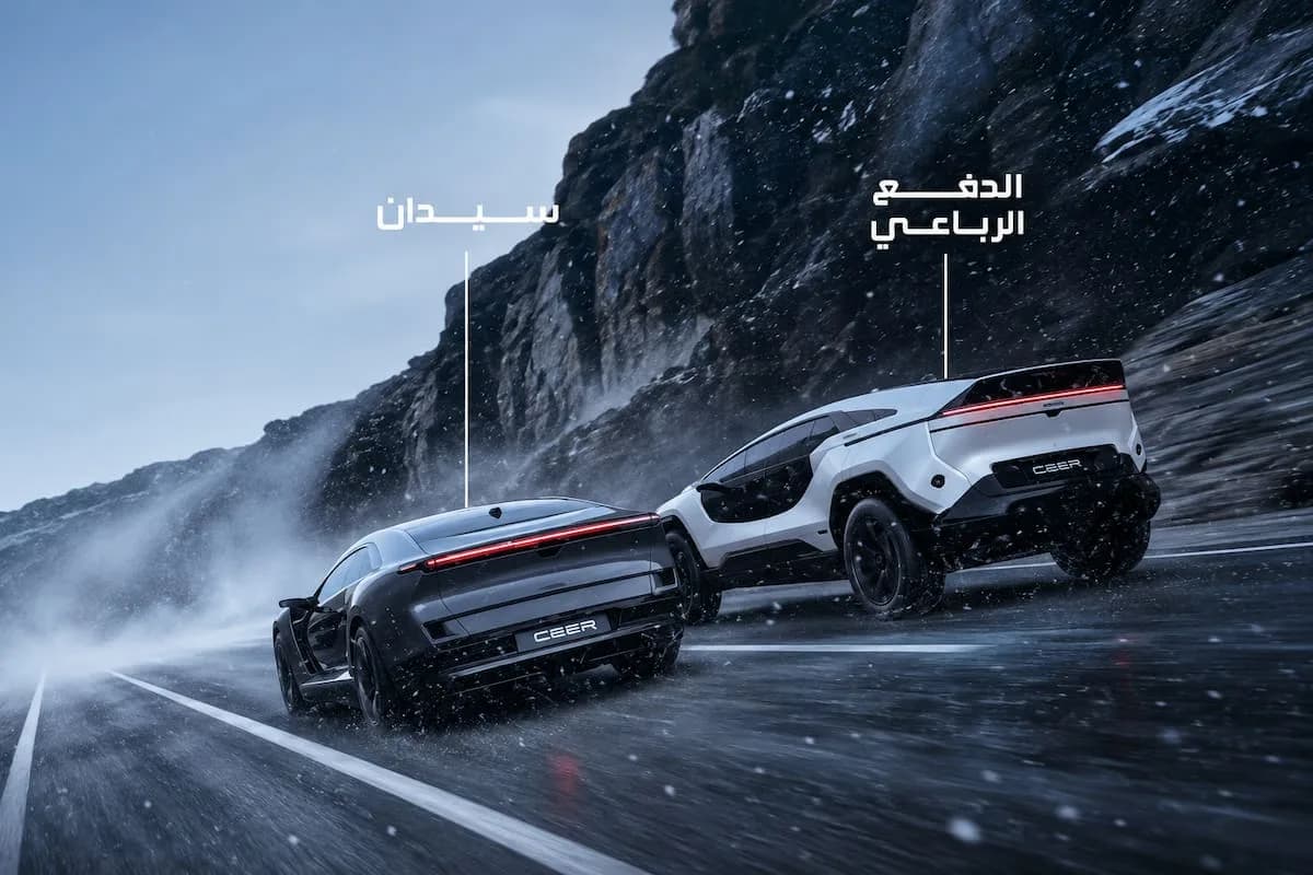 El príncipe heredero de Arabia Saudita presentó los primeros autos producidos en su país que buscan desafiar a Tesla