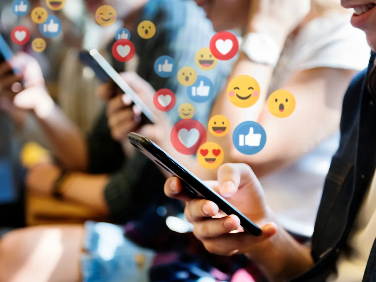 Qué es y cómo funciona la "danza del apareamiento digital", el nuevo ritual para seducir en las redes sociales