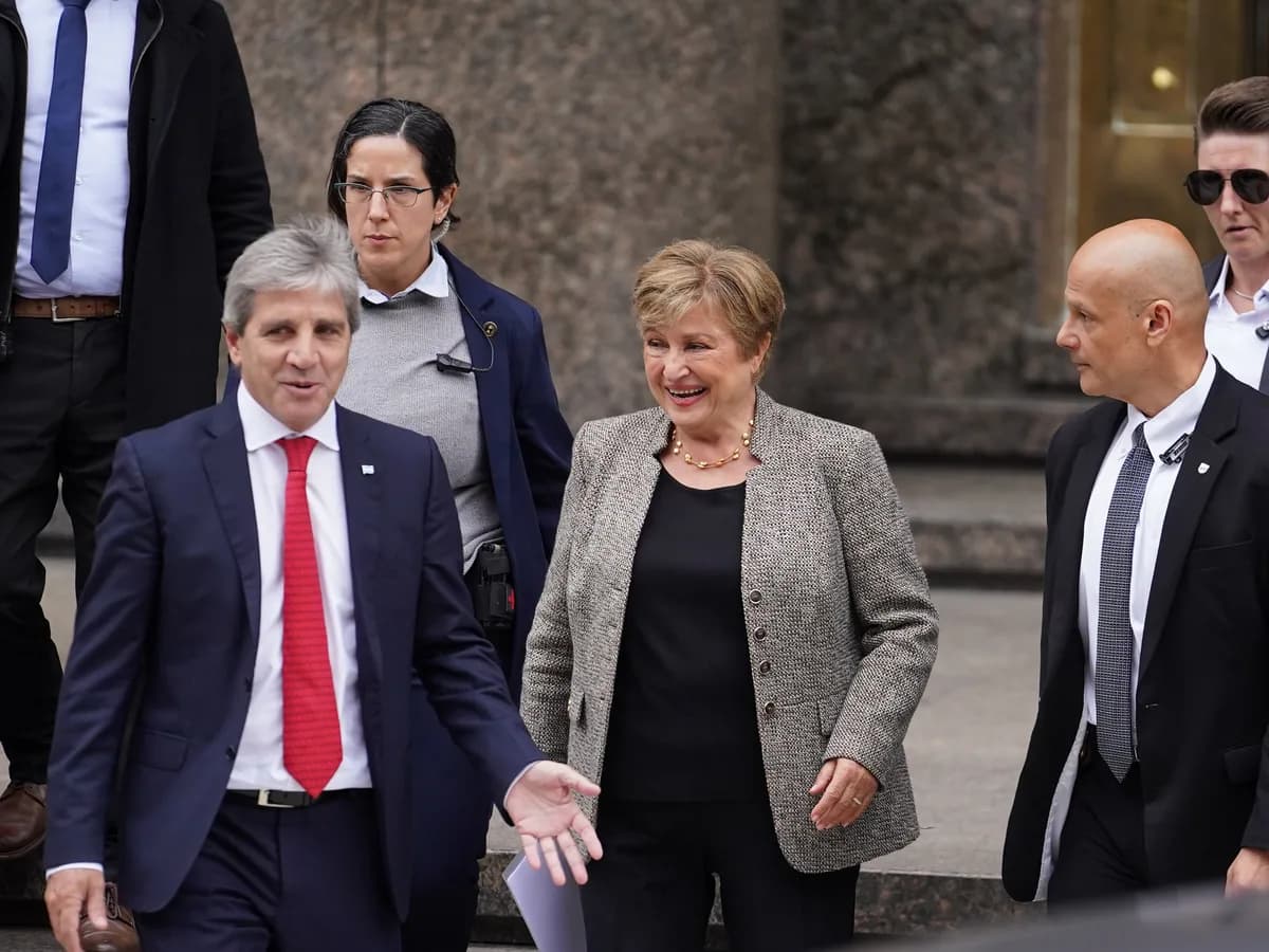 Sin Caputo y con el riesgo país en alza, el equipo económico se reunió con la misión del Fondo