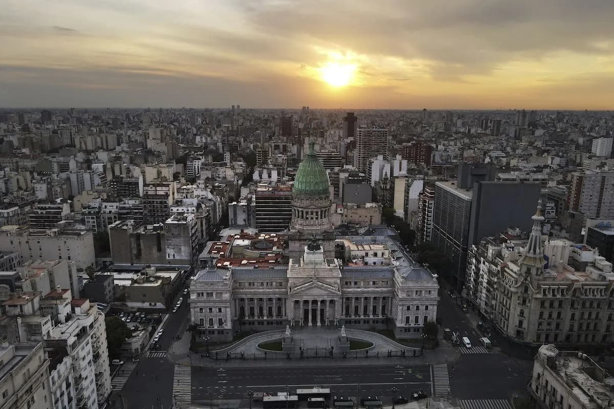 Inocencia Fiscal II: qué cambia para quienes quieren usar los dólares del colchón para comprar una propiedad