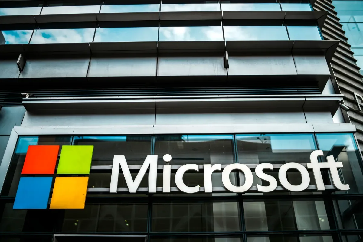 Microsoft ofrece retiros voluntarios a unos 60.000 empleados para rearmar su plantel