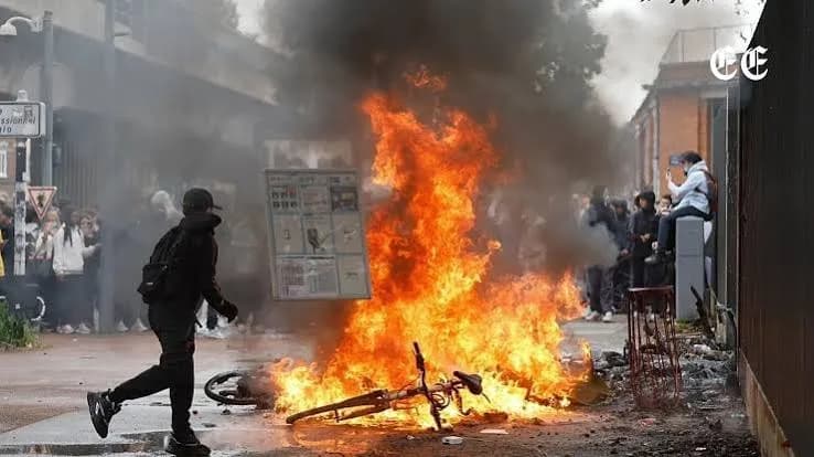 Francia: protestas estudiantiles dejan más de 1.000 escuelas afectadas y 1.949 detenidos