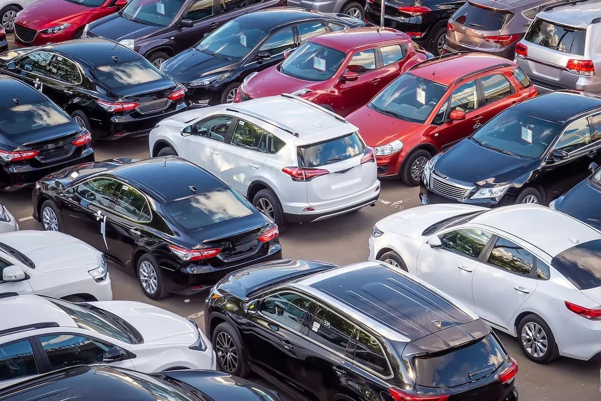 Patentamientos de autos 0km cayeron 8,4% en octubre y acumulan una baja de 12,8% en el año