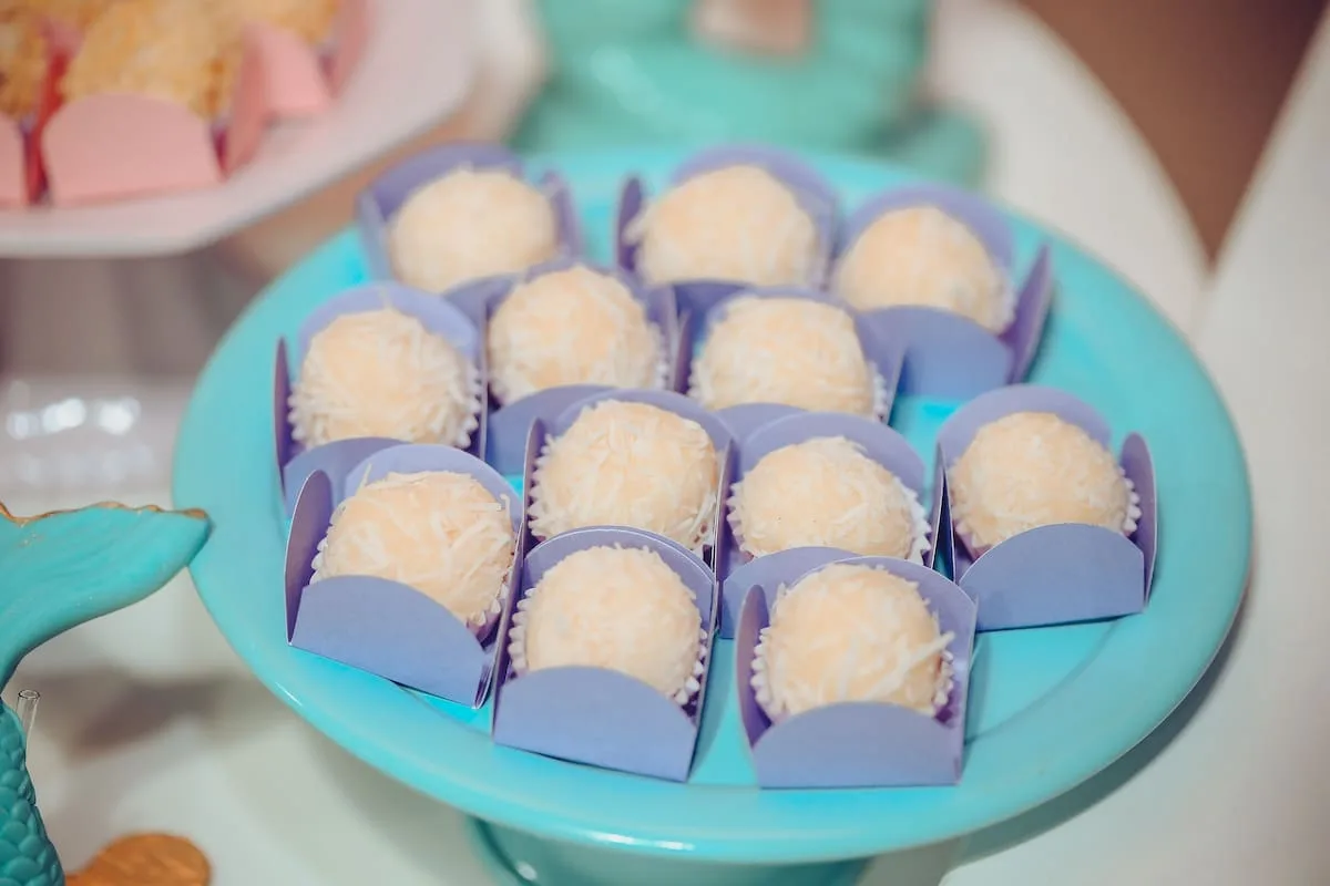 Trufas proteicas de coco y yogur: la receta fitness en cinco pasos