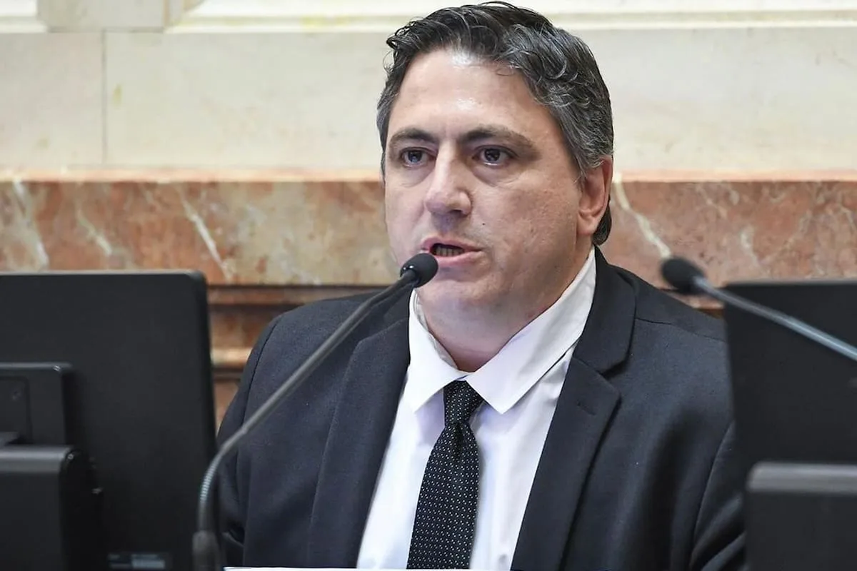 “Después de 25 años”: un senador libertario cesó la actividad de sus empresas, puso en venta una planta y acusó a un gobernador