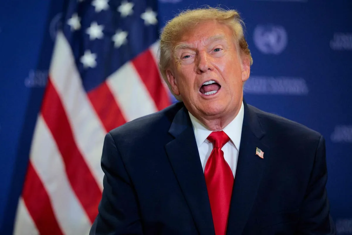 Un juez ordenó a Trump restablecer el acceso de CNN, MS NOW y Politico a la Casa Blanca