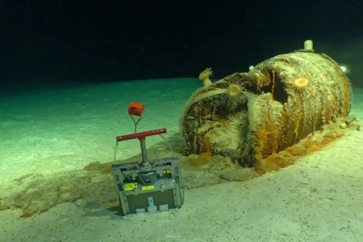 Científicos hallaron barriles radiactivos corroídos en el fondo del Atlántico