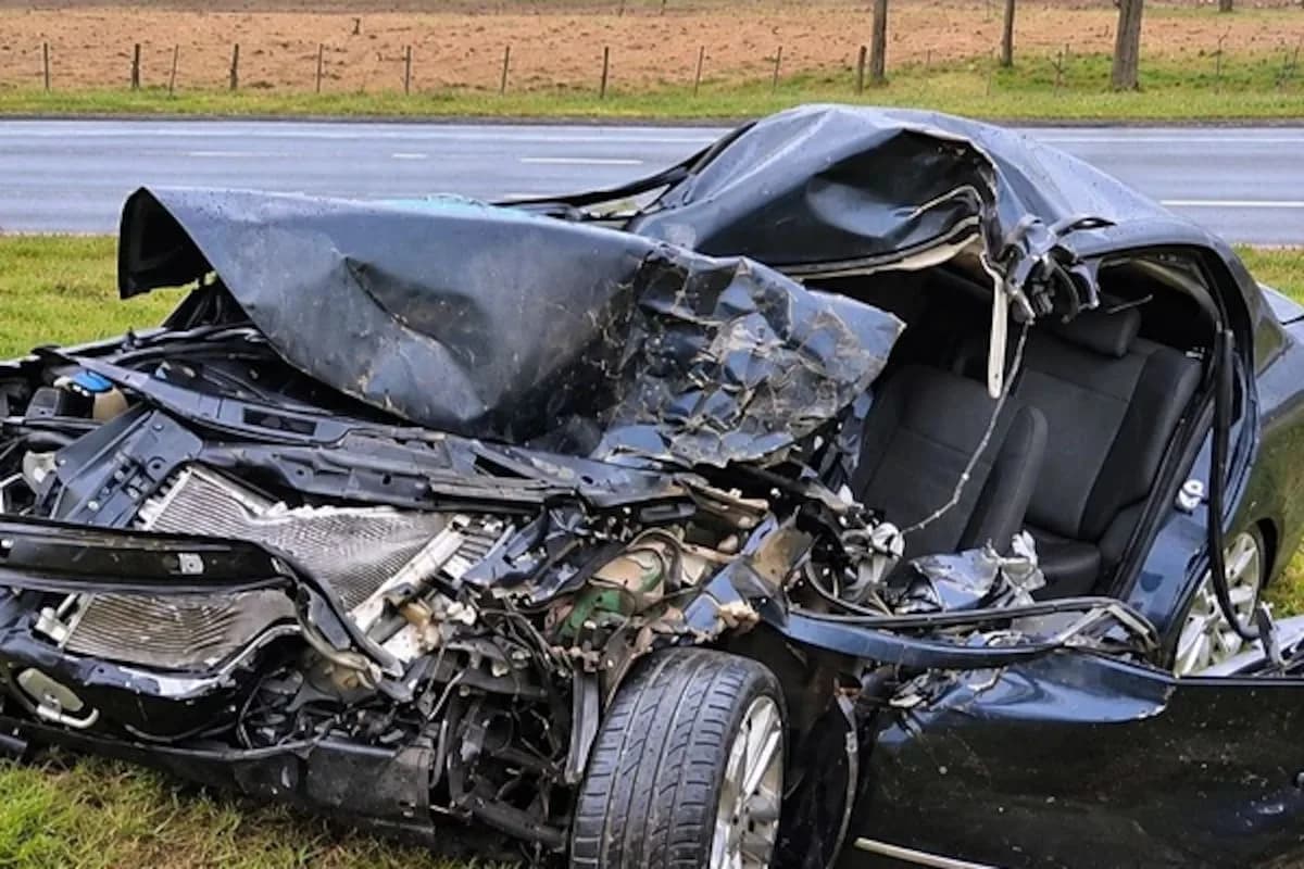 Choque múltiple en la ruta 2: murió un joven de 29 años tras impactar contra una camioneta y un camión