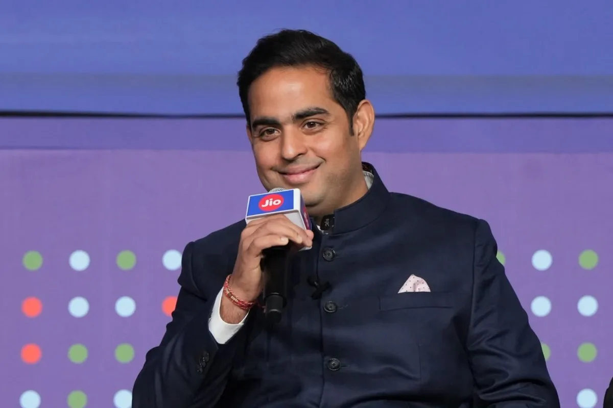 Jio debutó en la Bolsa de India con un alza de 21% tras la mayor IPO del país