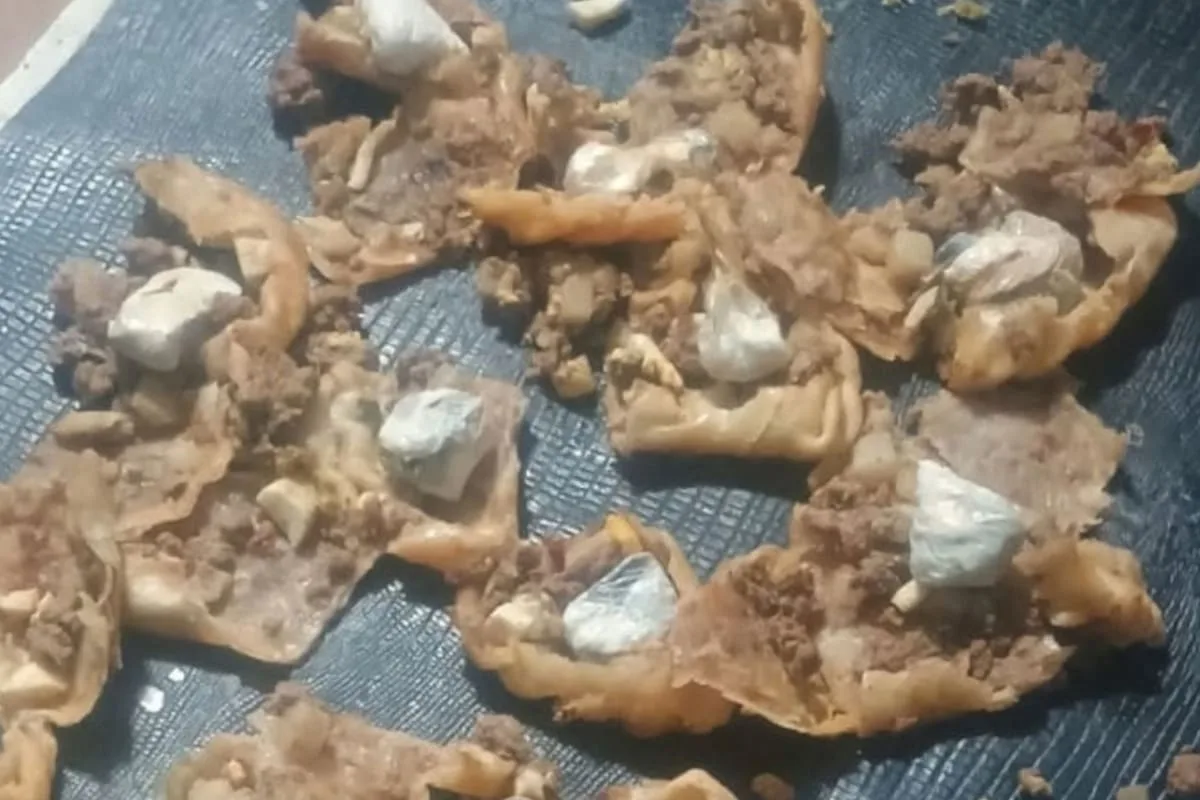 Encontraron cocaína y marihuana en empanadas para un preso: las llevó un hombre junto a su hijo de 5 años