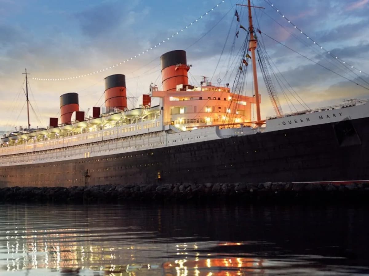 El Queen Mary cumple 49 años como hotel en Long Beach tras salvarlo del desguace