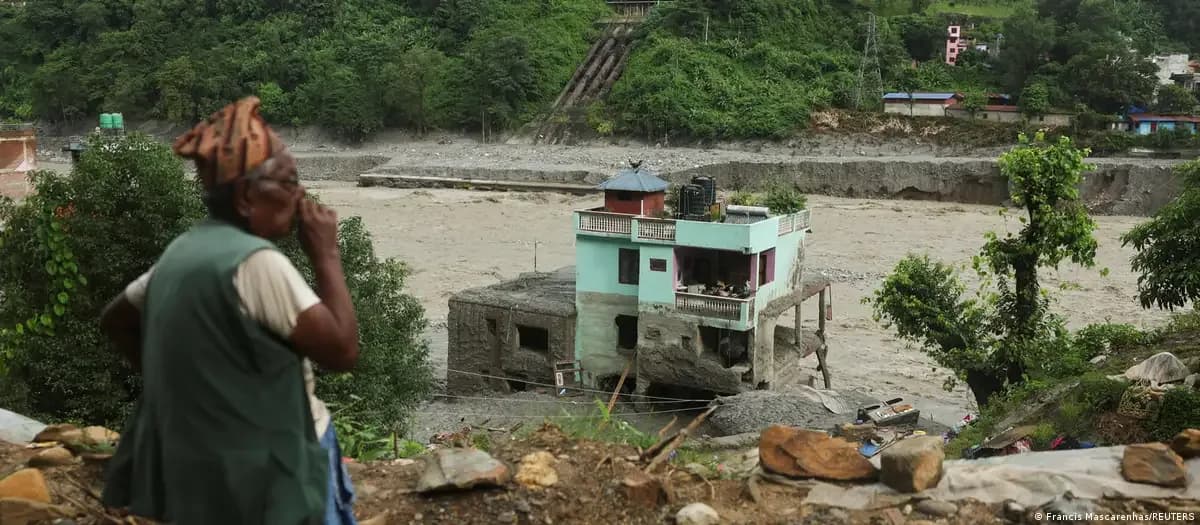 Nepal: una inundación repentina arrastra 45 casas y deja cinco desaparecidos