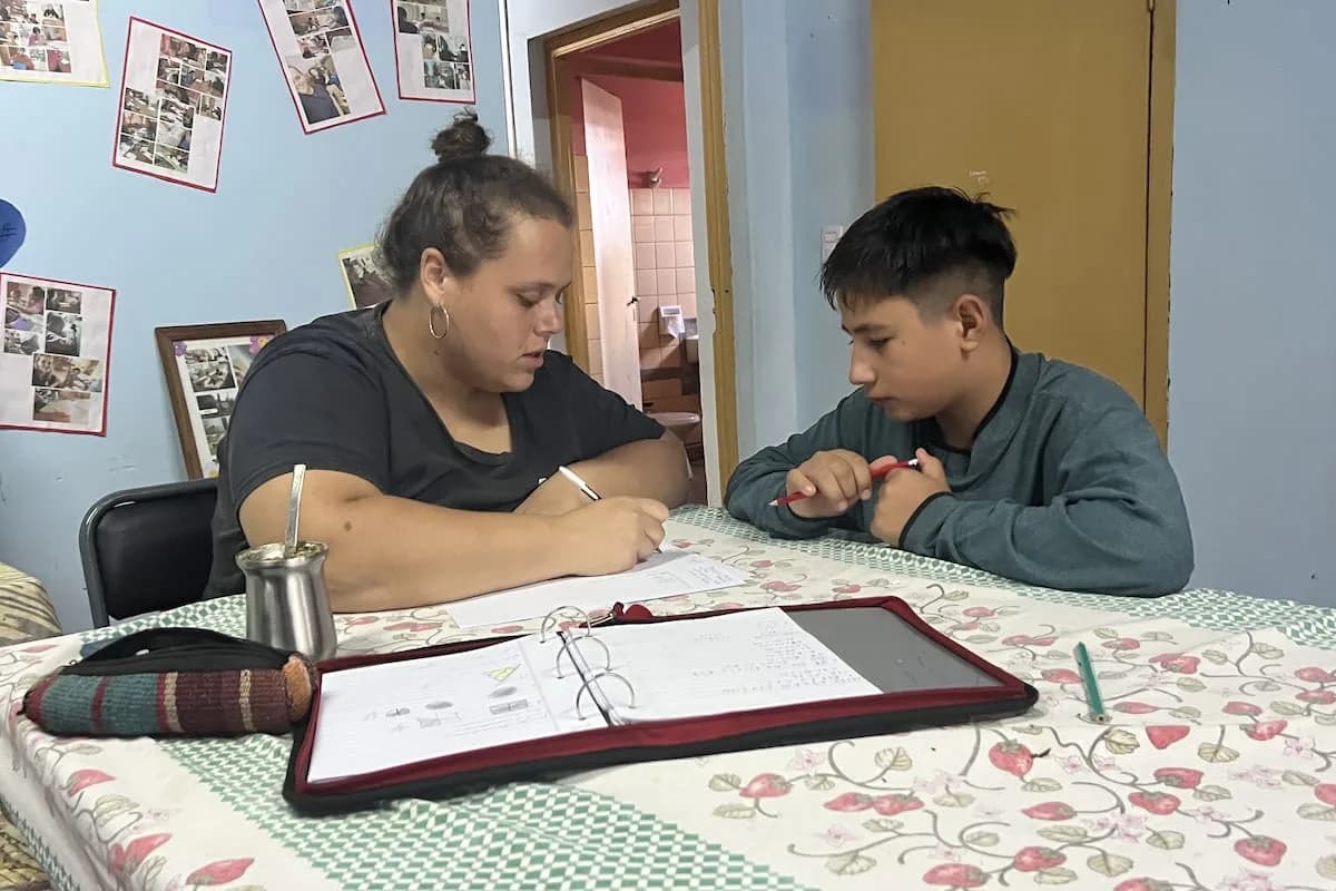 “Quiero ser abogado”: Tenía problemas de aprendizaje y no podía copiar del pizarrón, pero le devolvieron la confianza