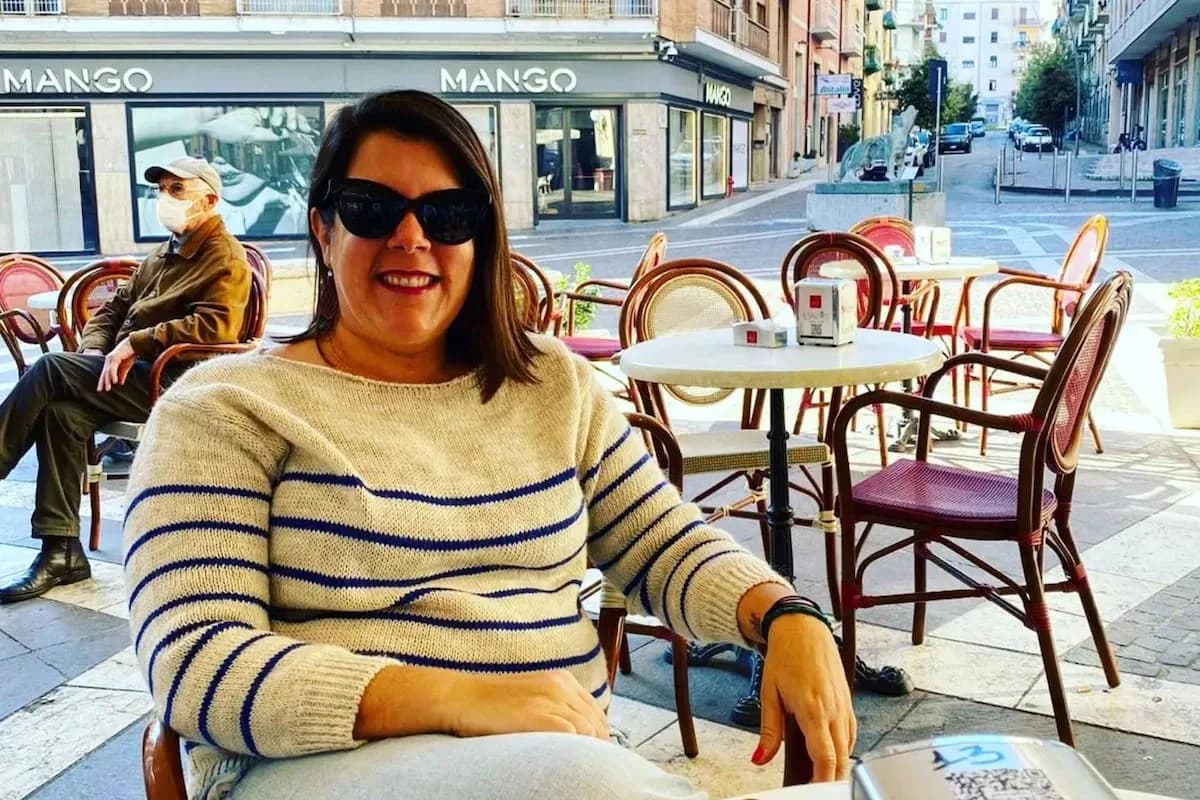 Dejó California porque no podía ahorrar para jubilarse y se mudó a Italia: “Vivo mejor con menos”