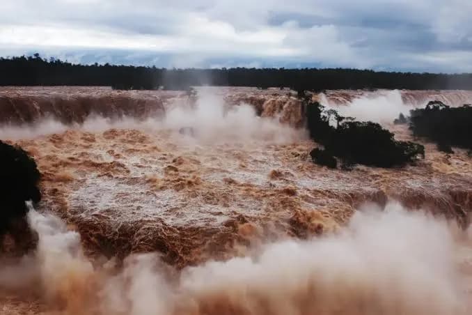 Temporal en Sudamérica: riadas en Chile y crecida histórica en Iguazú