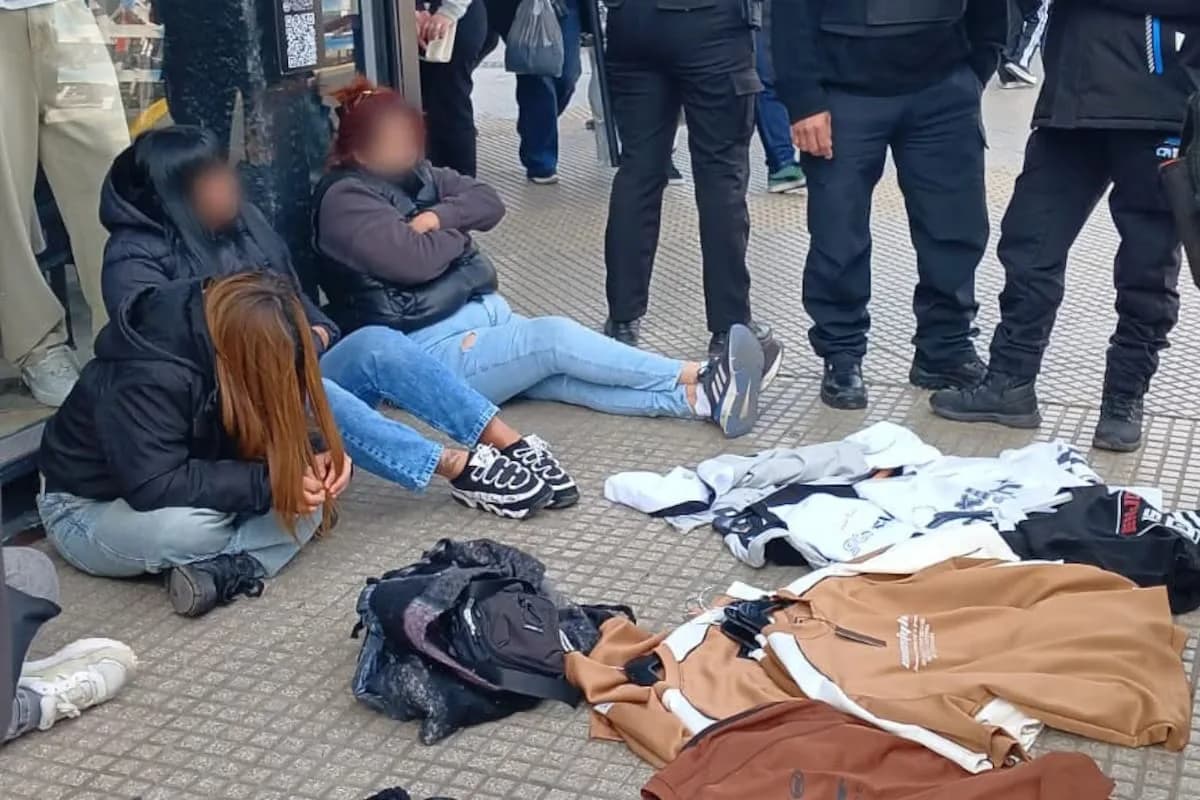Cayeron cinco personas acusadas de robar ropa en locales de la avenida Avellaneda