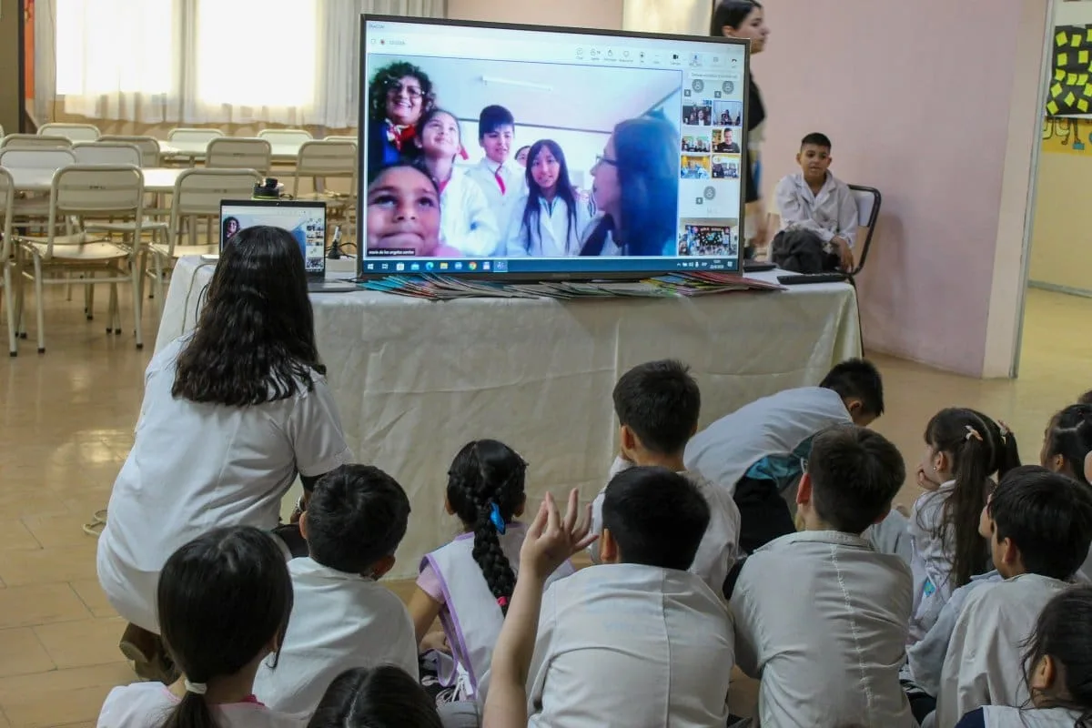 De la desconexión a la videollamada: cómo cambia la vida de escuelas rurales con internet satelital