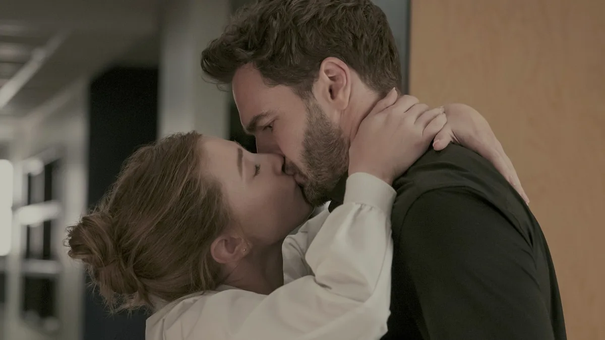 La hipótesis del amor: fue un fenómeno literario, surgió de dos personajes de Star Wars y ahora es una película que se corre del molde del género
