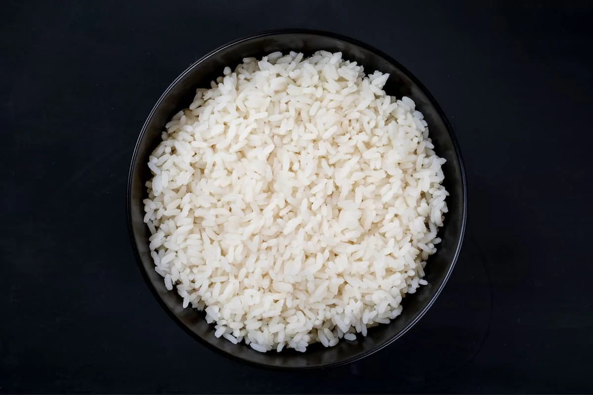 El peligro oculto de guardar el arroz cocinado para el día siguiente