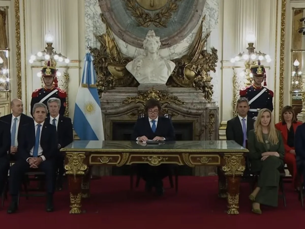 Milei envió al Congreso la reforma del BCRA y acusó a Cristina y Marcó del Pont de robar USD 10.000 millones