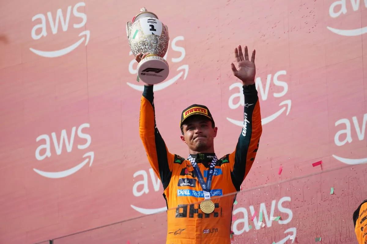 Norris ganó en Hungría y Piastri criticó a McLaren y a Sainz Jr.