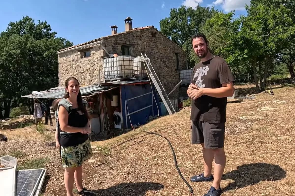 Dejaron su empresa en Girona y se mudaron a un cortijo en Jaén para vivir de forma sustentable